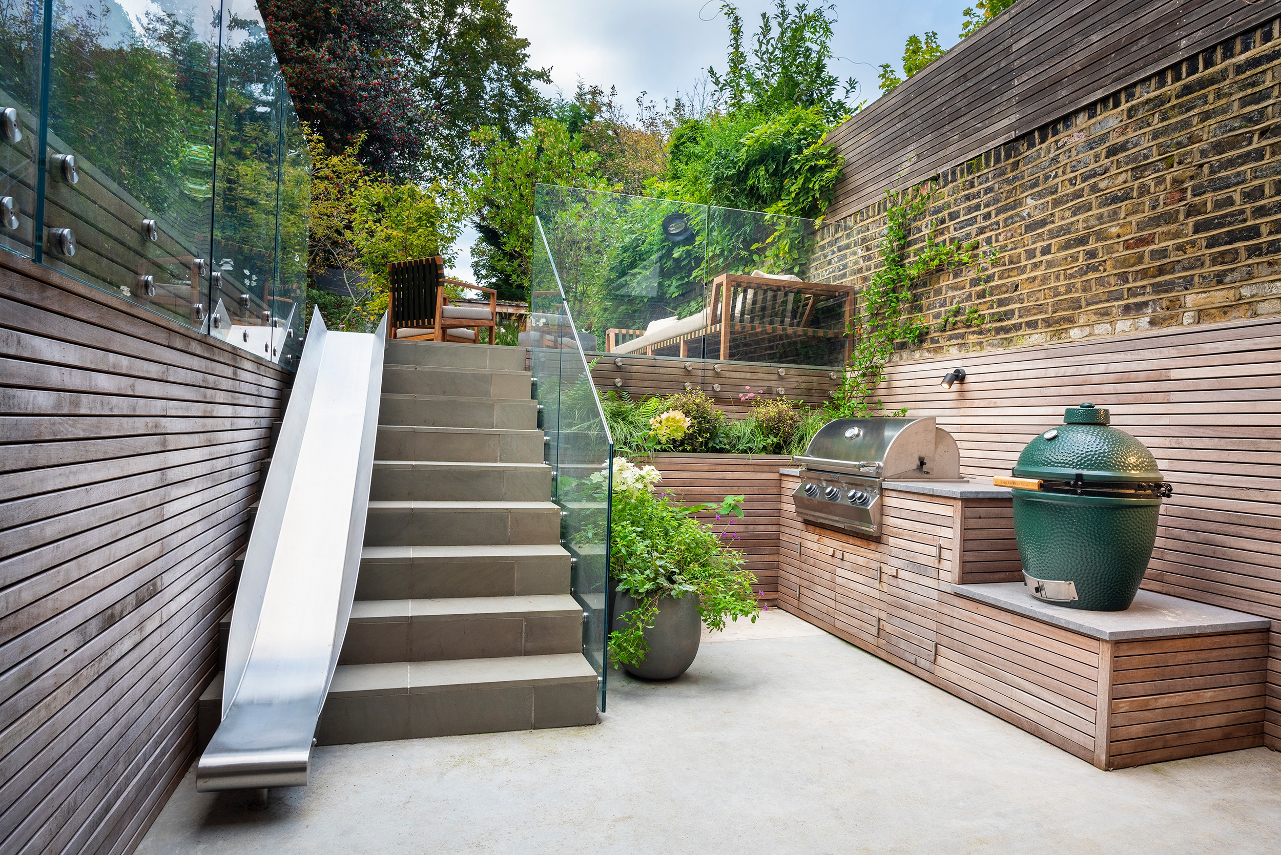 Outdoor kitchen landscaping example